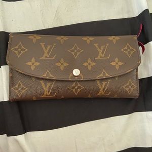 Louis Vuitton Wallet Authentic!